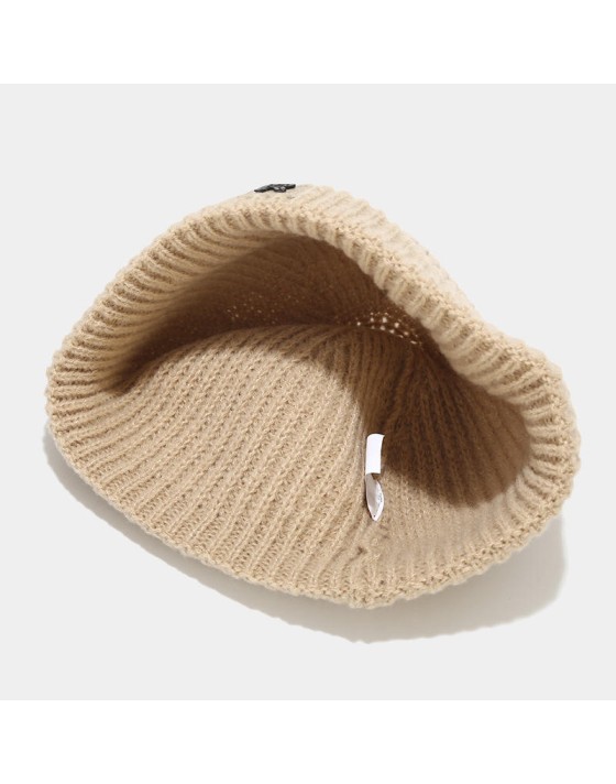 New stylish and comfortable knitted hat New stylish and comfortable knitted hat
